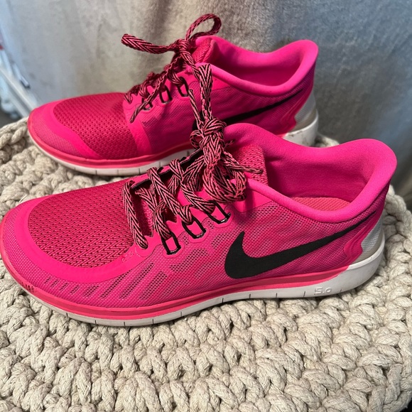 Pink & black Nike sneakers - Picture 4 of 5